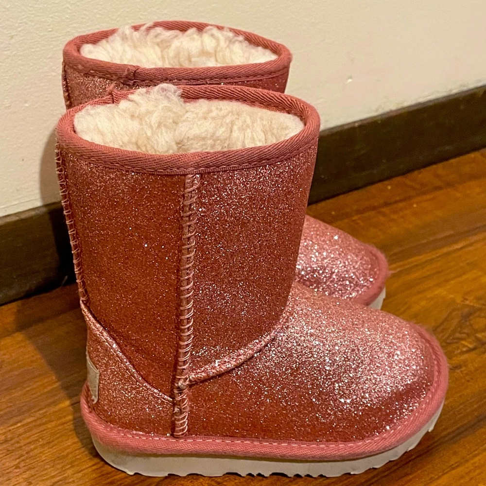 Toddler UGGS size 7